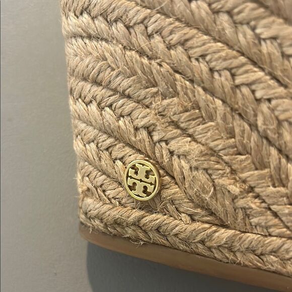 Tory Burch Ivory Wedge Sandals 8.5 - Picture 4 of 8